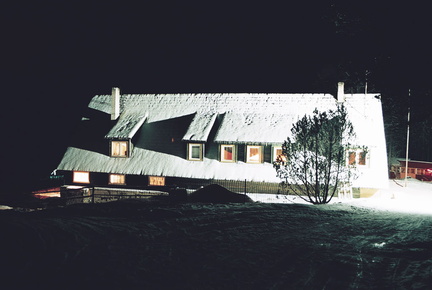 Kiidi main house at night