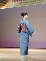 Kimono demonstration at Nishijin Textile Center 7