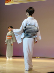 Kimono demonstration at Nishijin Textile Center 9