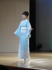 Kimono demonstration at Nishijin Textile Center 16