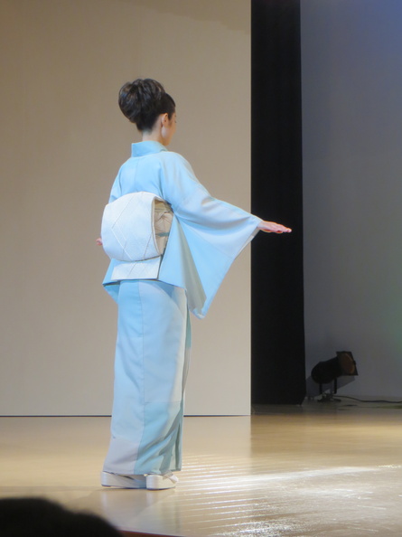 Kimono demonstration at Nishijin Textile Center 17