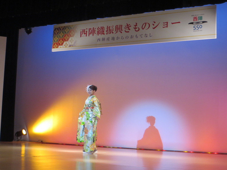 Kimono demonstration at Nishijin Textile Center 18