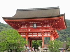 Kiyomiza-deru temple gate 1