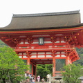 Kiyomiza-deru temple gate 1